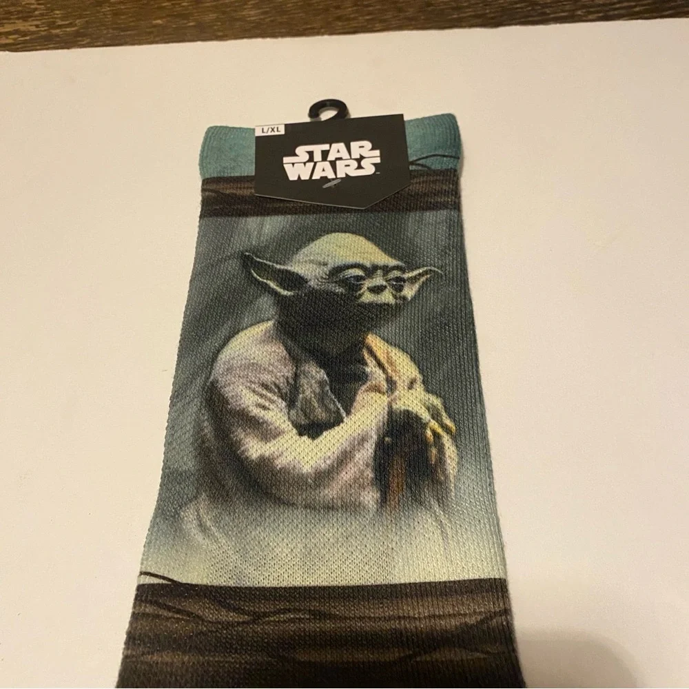 New NWT men’s Yoda Star Wars long socks L/XL black green